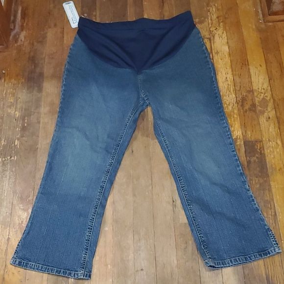 NWT women's Old navy maternity jean carpis medium - Picture 1 of 4